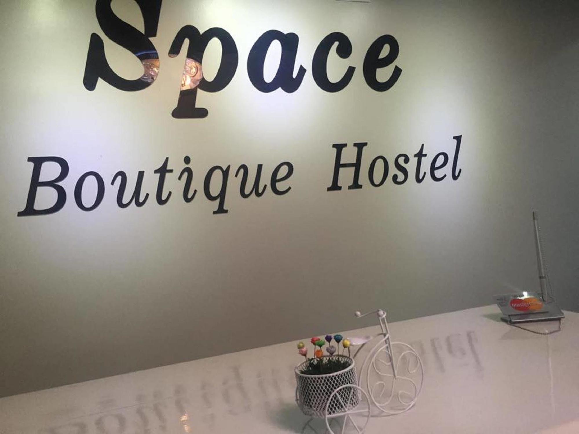 Space Boutique Hostel Yangon Ngoại thất bức ảnh